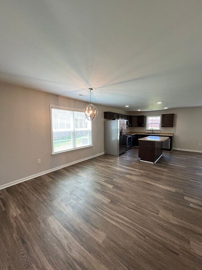 Building Photo - 3 BR 2 1/2 Bath, Just a Short Distance to Swamp Rabbit and Downtown Greenville!