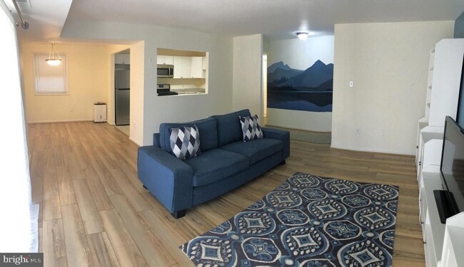 Building Photo - 884 Quince Orchard Blvd