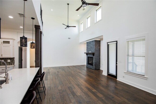Building Photo - 3 S Castle Oaks Ct