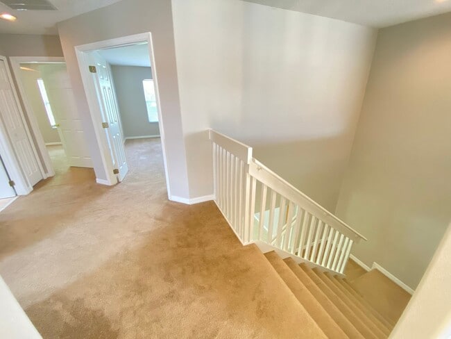 Building Photo - Spacious 4/3 Single Family Home!!