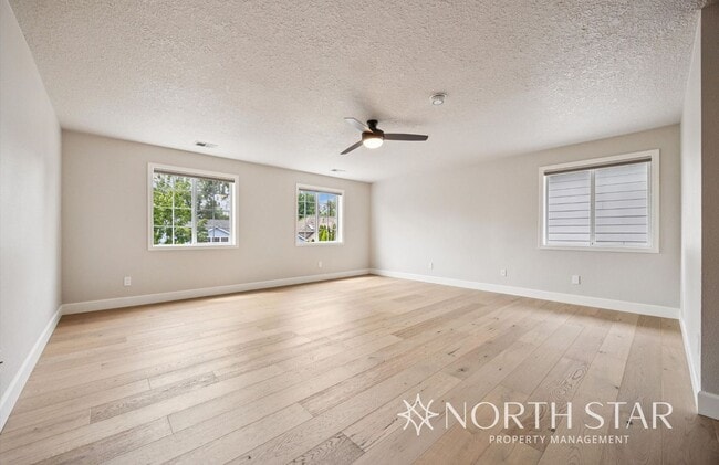 Building Photo - Westlake Traditional with Private, Level B...