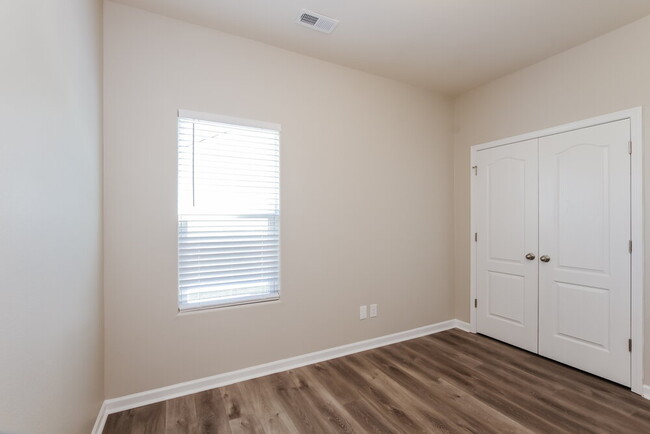 Building Photo - 1116 Black Diamond Dr