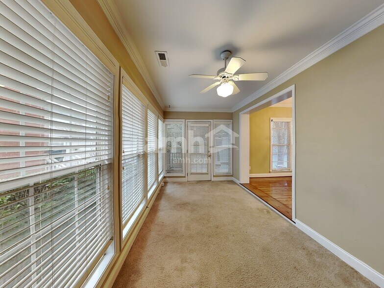 Building Photo - 104 Foxfield Way
