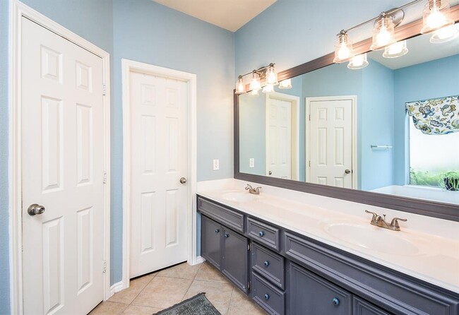 Building Photo - 2403 Echo Harbor Dr