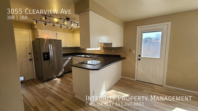 Building Photo - 3055 Clearview Ave