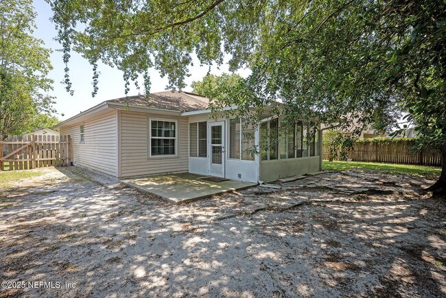 Building Photo - 7728 Pikes Peak Dr