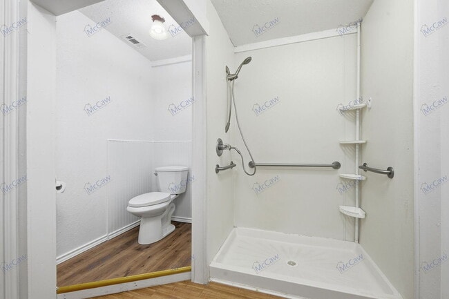 Building Photo - 1309 Oakridge Rd