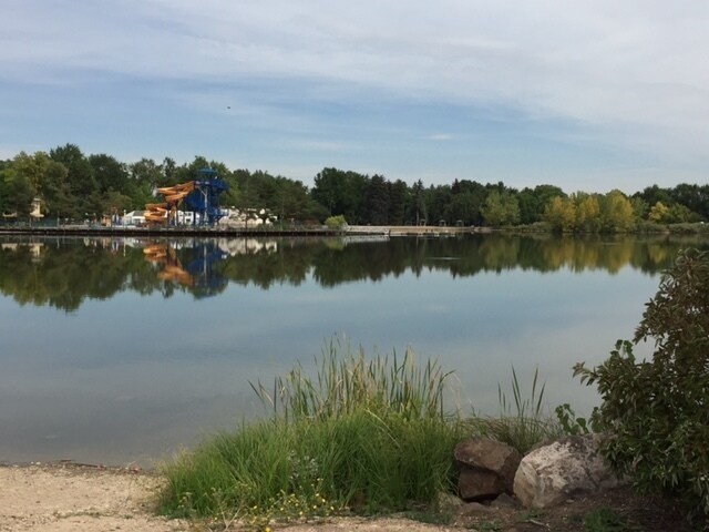 Building Photo - *MAXED OUT ON APPLICATIONS, NOT ACCEPTING MORE* Location, location, location. Great 4 bedroom one...