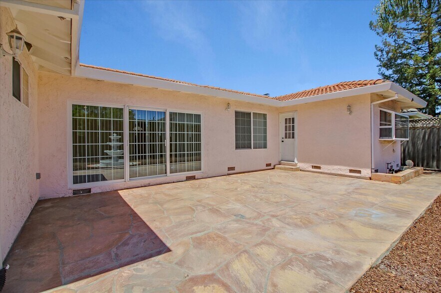 Building Photo - 6738 Tannahill Dr