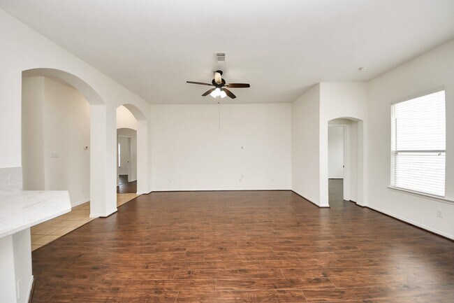 Building Photo - 19122 Mission Manor Ln