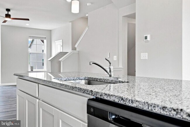 Building Photo - 417 Seeback Dr
