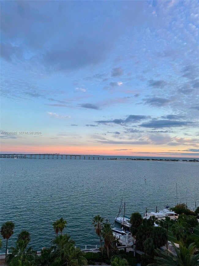 Building Photo - 1450 Brickell Bay Dr