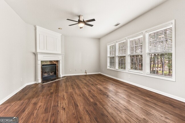 Building Photo - 558 Musical Ct