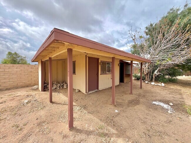 Building Photo - 7742 Oxford Ave