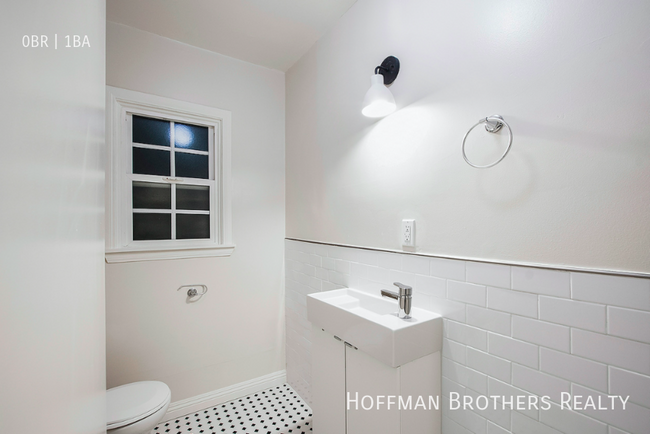Building Photo - 752 Normandie Ave