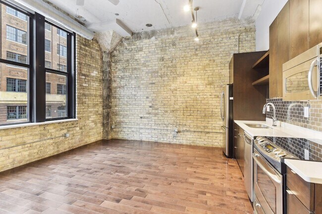 Building Photo - 618 N Washington Ave