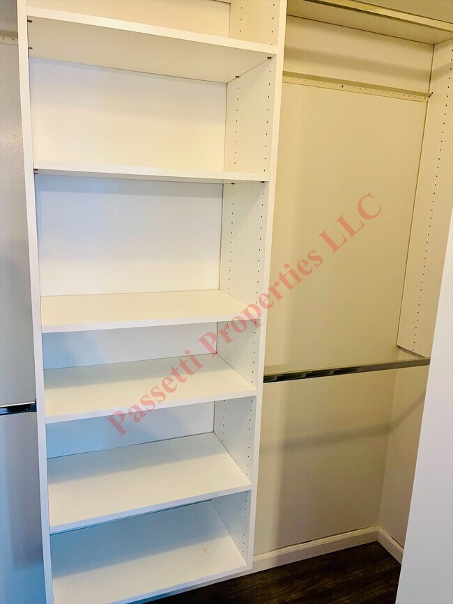 Building Photo - 913 E Emerson St