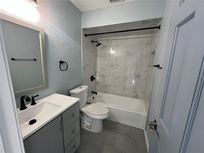 Building Photo - 810 Kings Ct