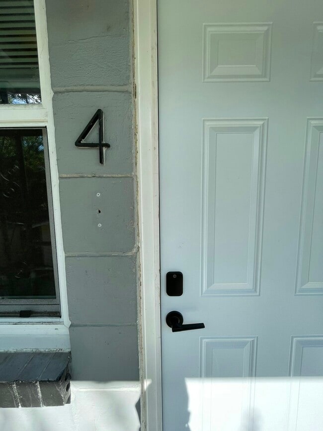 Building Photo - 1575 W 19th St