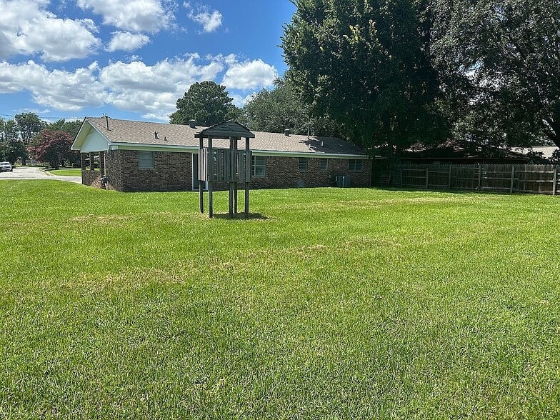 Building Photo - 127 Kaffie Dr