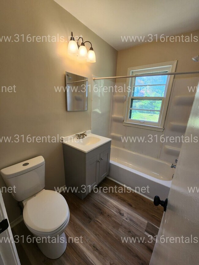 Building Photo - $1,225 - 3 bed 1 bath - Newly Renovated Single Family Home *COMING SOON*