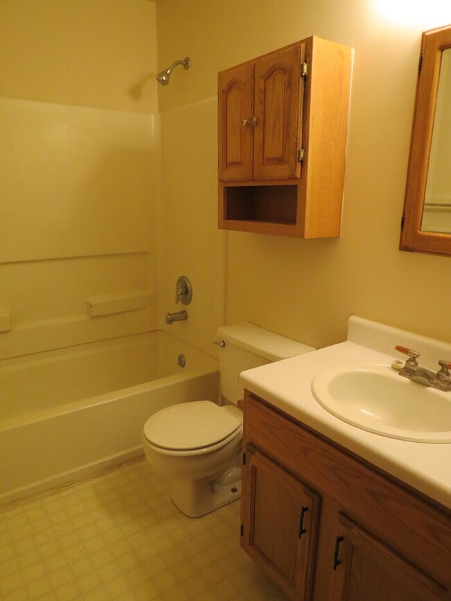 Building Photo - 2129 Brett Ct