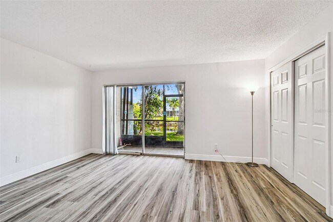Building Photo - 9125 Tudor Dr