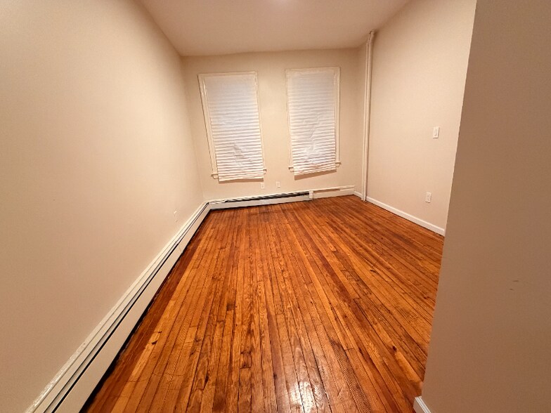 Building Photo - 2320A Powell Ave