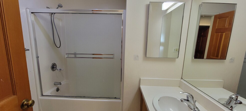 Building Photo - 2801 Cherry St