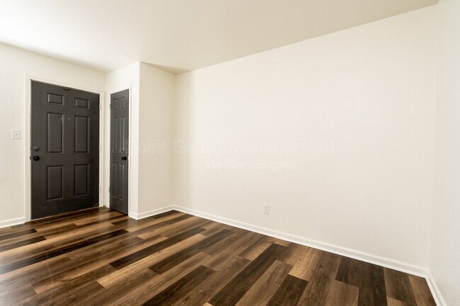 Building Photo - 1318 N Piatt Ave