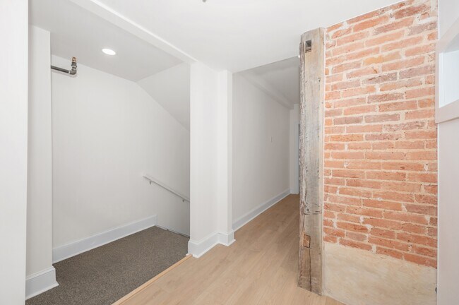 Building Photo - 112 N Market St