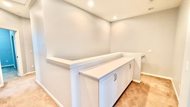 Building Photo - Beautiful, Like New, End Unit Condo in Resort Like Living Community off Temecula's South 79!