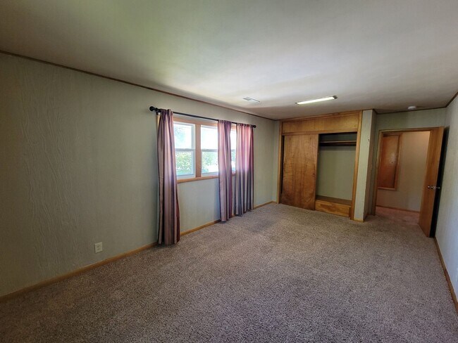 Building Photo - 1103 College St