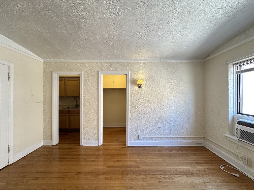 Building Photo - 535 W Arlington Pl