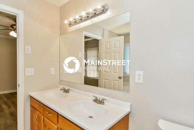 Building Photo - 3 Bedroom Pet-Friendly Home in GOODLETTSVILLE, TN with Main Street Renewal