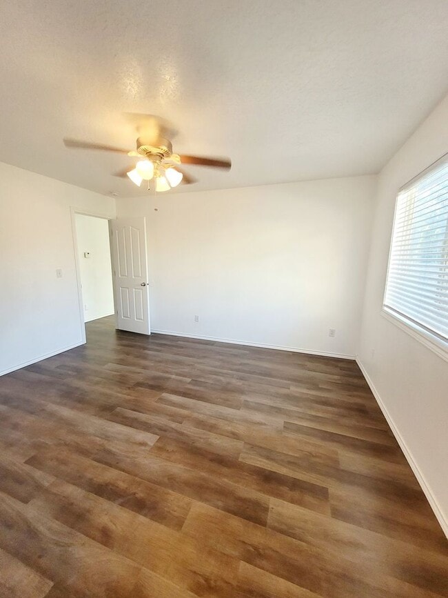 Building Photo - Newly upgraded 4 bedroom