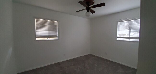 Building Photo - 1602 Crescent Dr