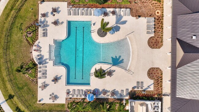 Building Photo - Luxurious Living: Spacious 5-Bedroom Home with Scenic Views in Port Saint Lucie!