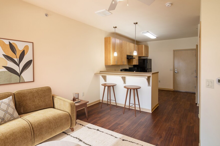 Interior Photo - City Row