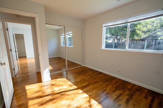 Building Photo - 652 Cypress Ave