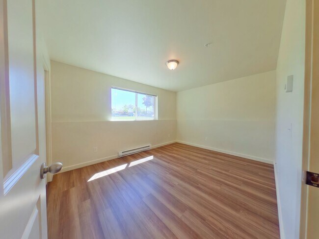 Building Photo - Centrally located 2 Bedroom Apartment in Downtown Location!