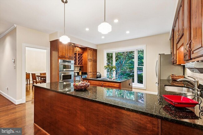 Building Photo - 9454 Newbridge Dr