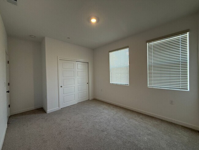 Building Photo - Brand new stunning 4-bedroom, 2.5-bathroom home in the desirable Clovis, CA