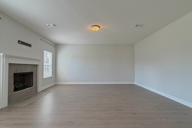 Building Photo - 44 Rimes Ave SE