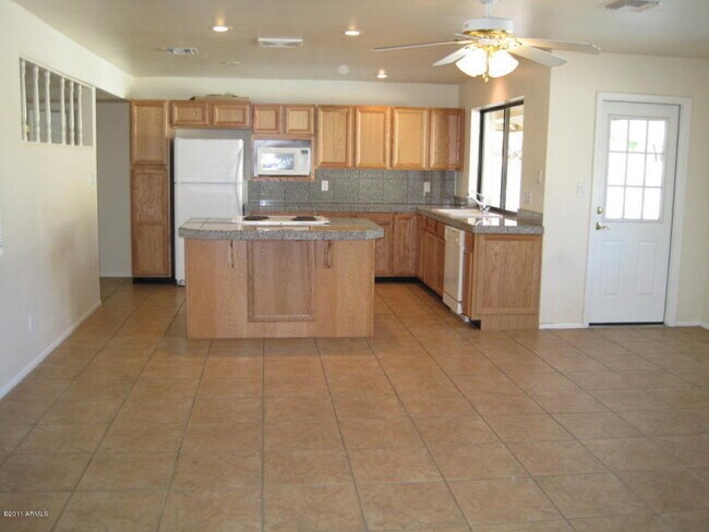 Building Photo - “Spacious 4-bedroom home with private pool in prime Tempe location!”