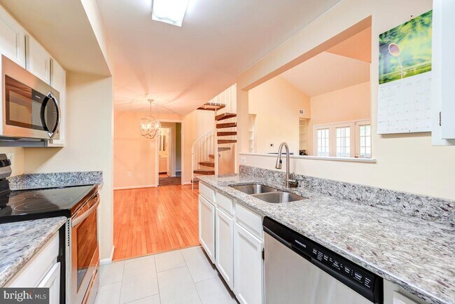 Building Photo - 20649 Shadyside Way
