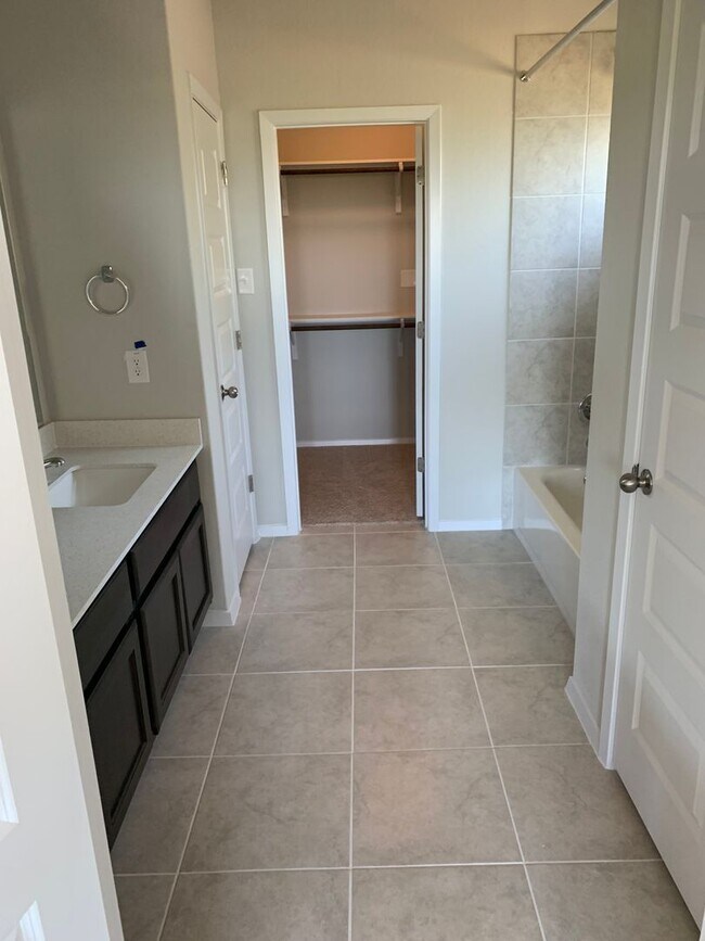 Building Photo - 3 BR/2 BA - 1554 SF Home in LAGO VISTA!!!