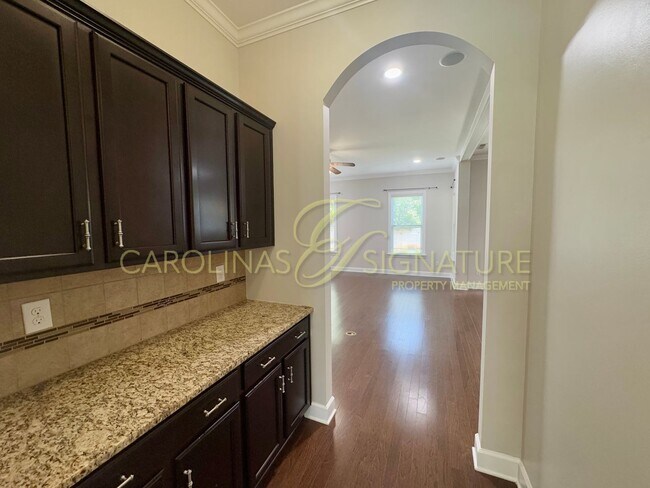 Building Photo - Move-In Ready Family Home. Prime Location, Updated Features