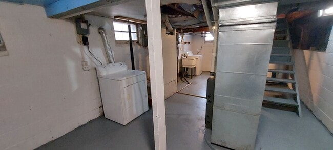 Building Photo - Cute 2 Bedroom Home