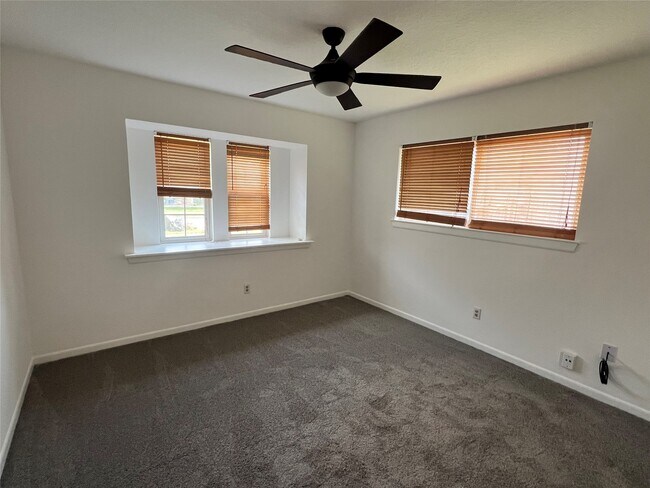 Building Photo - 11730 Alamo Dr
